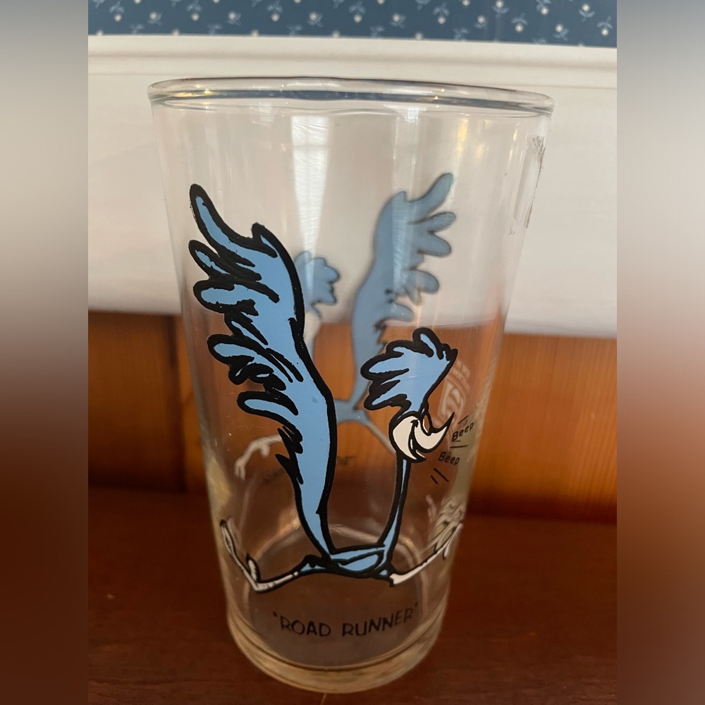 1973 LOONEY TUNES Tumbler Glass Road Runner Pepsi Black Letters Raised Line - Picture 2 of 2